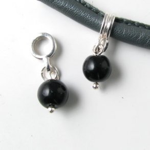 Onyx-Perle in versilbertem Anhänger, 8 mm Perle, Lochgröße 5 mm, 1 Stk.