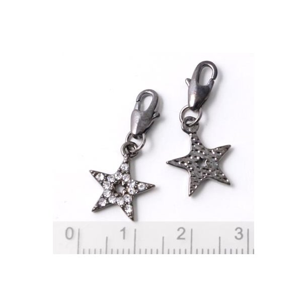 Stjerne-charm i sort messing, m. karabinl&aring;s og klare krystaller, 10 mm, 1 stk.