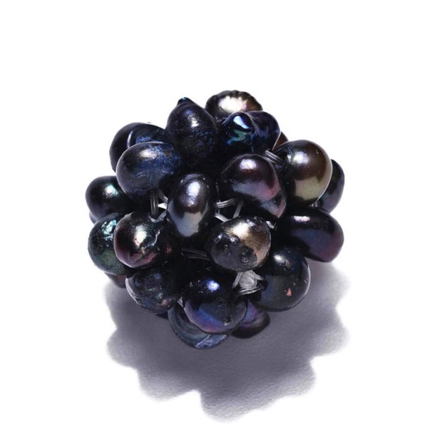Pearl berry made of blue uneven freshwater pearls, diameter approx. 16 mm. 1 piece.