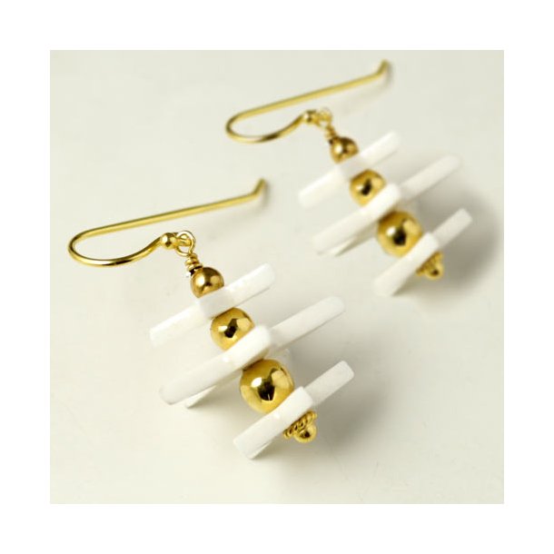 Earrings with white ceramic stars and gilded beads in 3. 4 and 5mm.