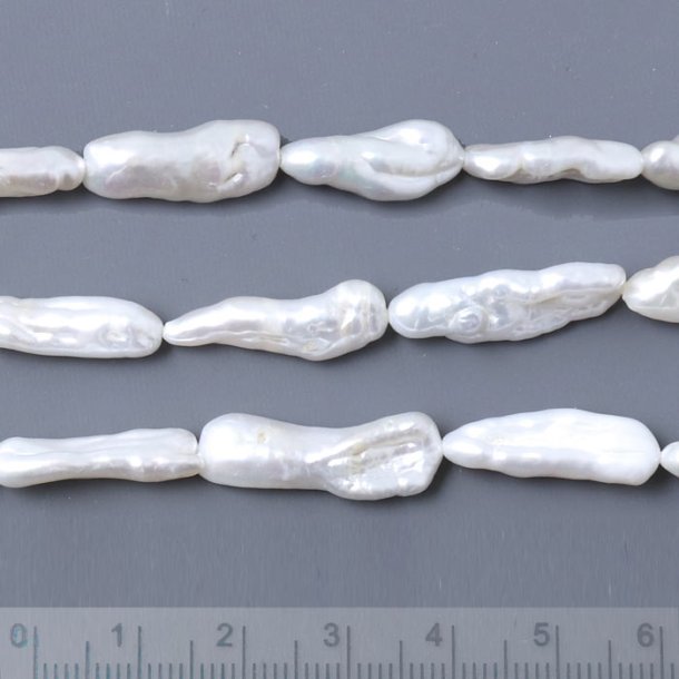 Freshwater pearl, long, baroque, white, A-grade, ca. 17x6x5mm, 2pcs