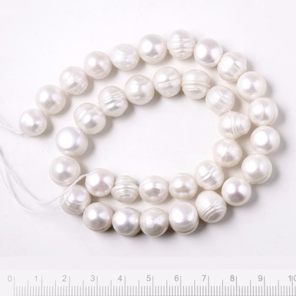 Ferskvandsperle, hel perlestreng, hvid, ujævn rund, B-grade, 10x11 mm, ca. 35 stk