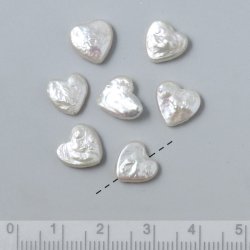 Swasserperle, ganzer Strang, Herz, perlmuttwei, 10x9x3 mm, ca. 42 Stck.