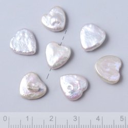 S��wasserperle, Herz, perlmuttwei�, flach, ca. 11x11x4 mm, 2 St�ck.