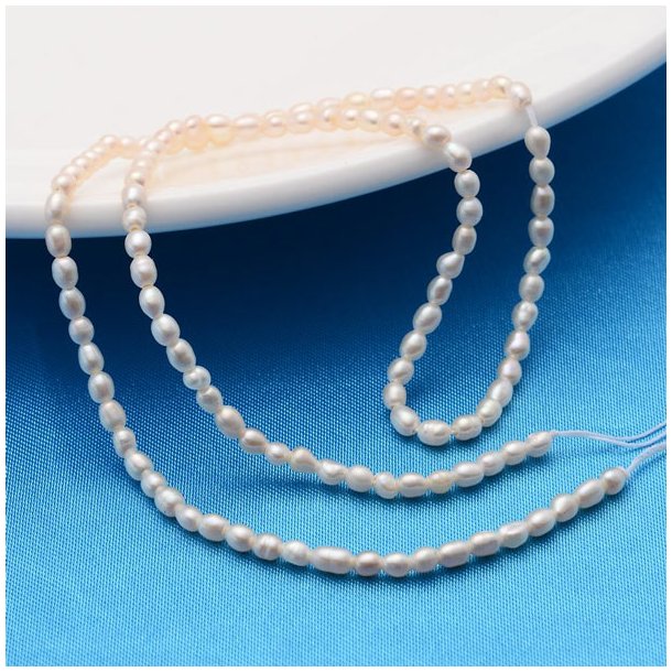Freshwater pearl, full strand, white, rice shape, ca. 3,5x2,5mm, A-grade, appx 105pcs