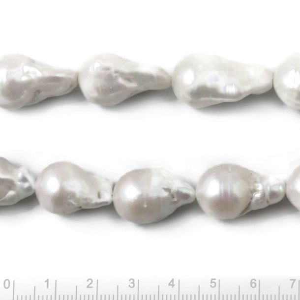 Freshwater pearl, drop shape, antique white, A-grade, appx. 22x14mm, 2pcs