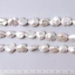 S��wasserperle, barock, flach, wei�, ca. 15x12x7 mm, A-grade, 2 Stk