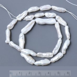 Swasserperle, ganzer Strang, lang, barock, wei, extra lang, ca. 20-24x6x6mm, 17 Stk