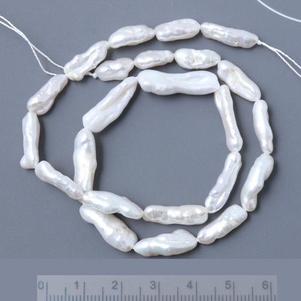 Freshwater pearl, full strand, long, baroque, white, extra long, ca. 20-24x6x6mm, 17pcs