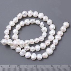 Swasserperle, ganzer Perlenstrang, barock, wei, ca. 7x8 mm, A-grade, 54 Stk