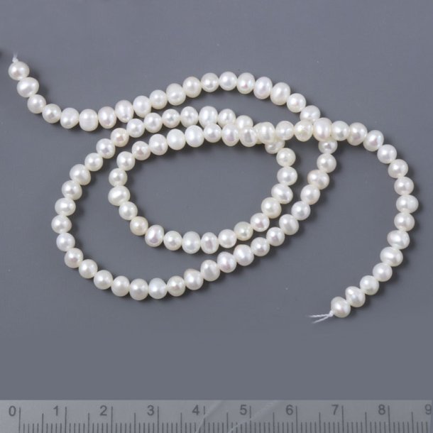 Freshwater pearl, full strand, white, potato, ca. 4x5 mm, A-grade, appx. 95pcs