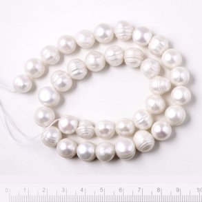 Freshwater pearl, full strand, white, uneven round, 10x11mm, C-grade, ca. 34pcs