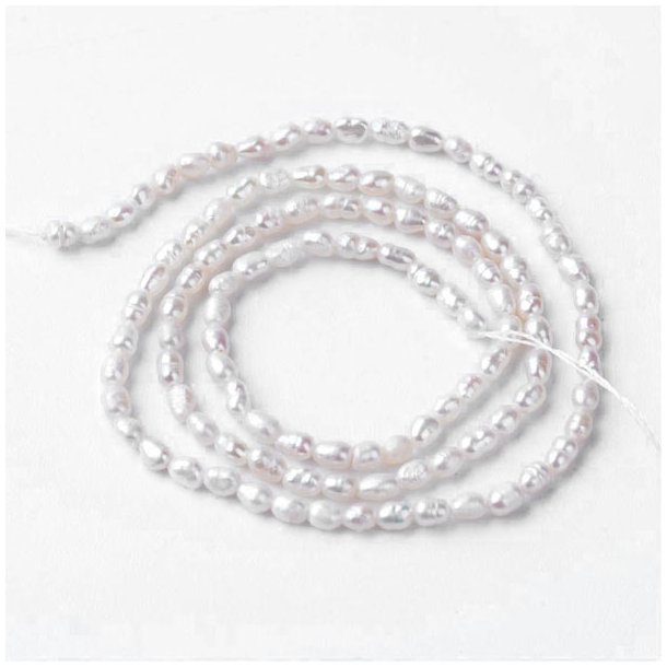 S��wasserperlen, ganzer Strang, wei�, Tropfen, 4x3 mm, B-grade, ca. 80 Stk