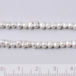 Swasserperlen, Strang, wei, potato, ca. 3,5x4 mm, A-grade, ca. 110 stk.
