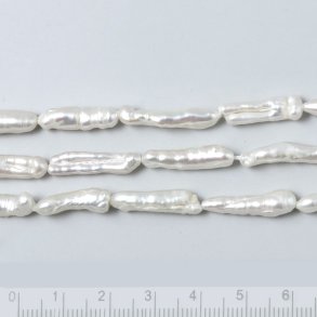 Swasserperle, barock, schmale Stbchenform, wei, ca. 22x4mm, 2 Stck