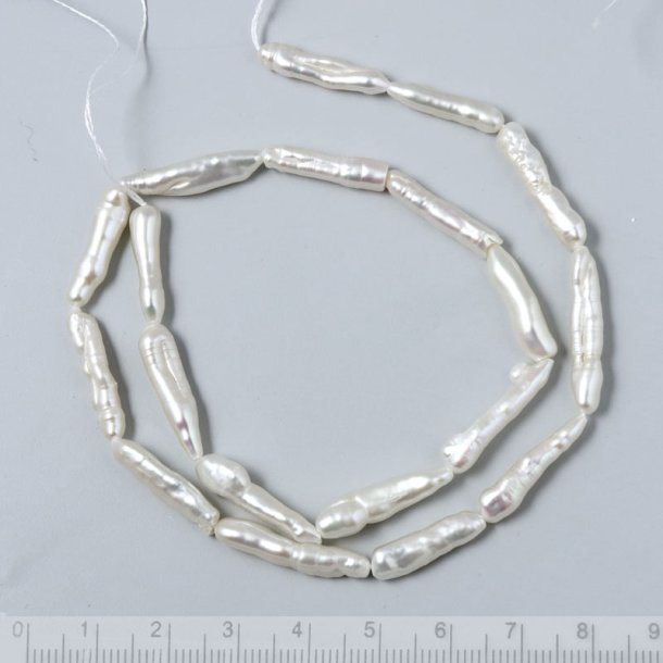 Freshwater pearl, whole strand, baroque, narrow rod-shaped, white, approx. 22x4mm, 18 pcs