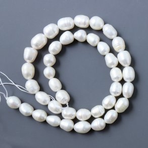 Swasserperle, ganzer Strang, wei, oval, 7,5x6 mm, ca. 43 Stk