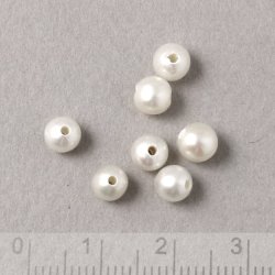 Swasserperlen, wei, rund, ca. 4,5x5,5 mm, , Groes 1,5 mm Loch, A-grade, 6 Stk
