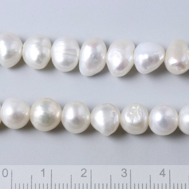 Swasserperlen, barok, Strang, wei, 7,5x9x6,5 mm, Groes Loch 1,5 mm, A-grade, ca. 50 Stk