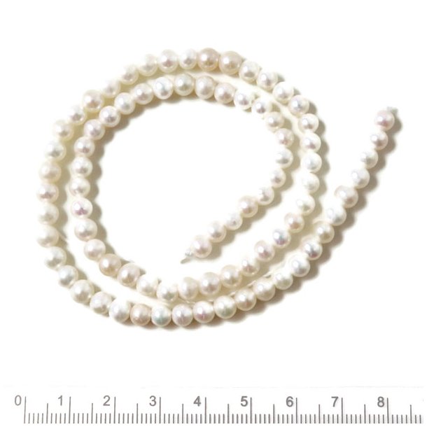 Freshwaterpearl, full strand, white, 4,5x5,5 mm, large 1.5mm hole, A-grade, 82pcs