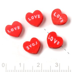 Perlen aus Fimo, rote Herz mit text LOVE, 9x8x4 mm, Loch 1,5 mm, 10 Stk.