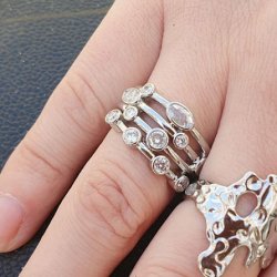 Ring mit vielen Zirkonia-Steinen, platiniert, verstellbar, Gr��e 52�58, 1 Stck