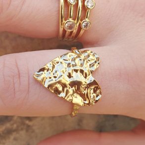 Fingerring mit geh�mmertem Herz, vergoldeter Stahl, gr��enverstellbar 54�60, 1 Stck