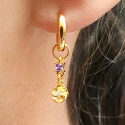 Anhnger, kleine Blume mit Zirkonia, 1 se, Silber vergoldet, 5,4x6,7x1,8 mm, 2 Stck