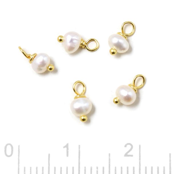 Charm with white 3.5 mm freshwater pearl, gold-plated silver, 2 pcs