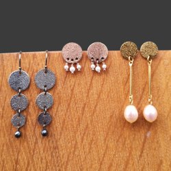 Steel coin, black, stardust surface, 10mm, with hole at the edge, 4pcs