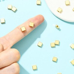 Quadratische flache Perle, 18 Karat vergoldetes Messing, 6x6x3 mm, 6 Stck