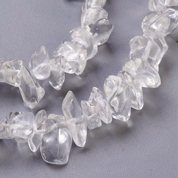 Glass beads, full strand, small nuggets, clear, ca. 8x4x2 mm, ca. 230 pcs.