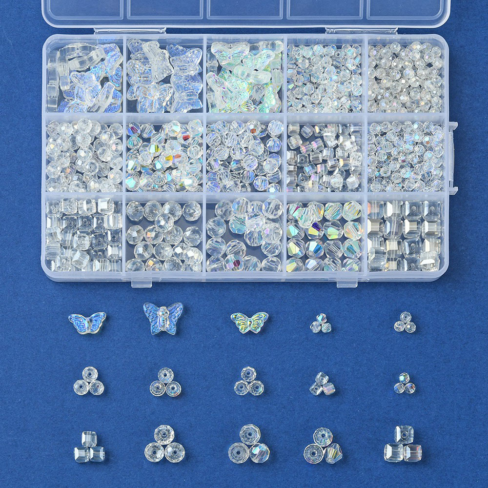 Facettierte Glasperlen – Beispiel für Lichtreflexionen in Schmuckdesigns