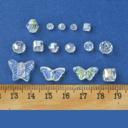 Glasperlen-Set, klar, changierend, Facettenperlen u. Flgeln, 16x10 cm, ca. 600 Stck