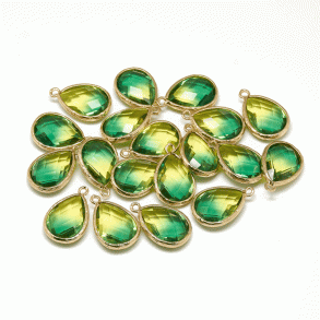 Glass pendant, gold-plated drop, green/yellow, 23x15 mm, 1 piece.