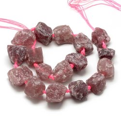 Erdbeerquarz, rohe Nugget-Steinperle, dunkelrot, ganzer Strang, ca. 25x25 mm, ca. 16 Stck