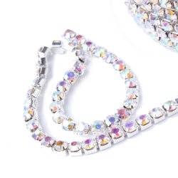 Strassband, versilbertes Messing, Regenbogen Kristalle, Breite 2x2 mm, 50 cm.