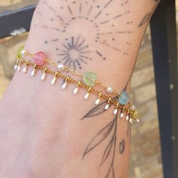 Schmuckkette, gedreht, vergoldeter Stahl mit wei�en Emaille-Tropfen, 6x2x1,5 mm, 50 cm