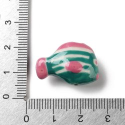 Porcel�n perle, h�ndmalet gr�n fisk, ca. 23,5x15,5x10,5 mm, 2 stk.
