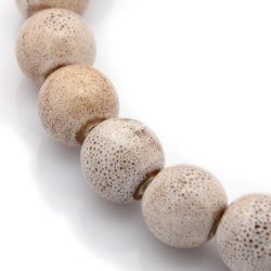 kleine Keramikperle, rohwei gesprenkelt, rund, ca. 6 mm, ca. 59 Stck