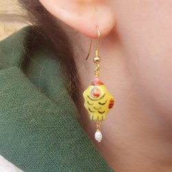 Keramikperle, gelber Fisch mit roten Augen, 16x12 mm, 2 St�ck