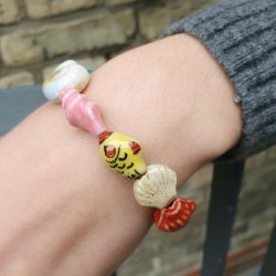 Keramik perle, gul fisk med r�de �jne, 16x12 mm, 2 stk