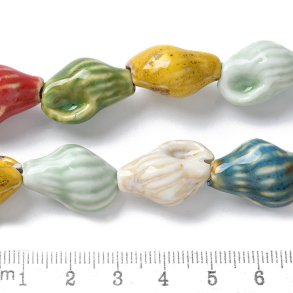 Meeresschneckenhaus, Keramikperle, ganzer Strang, Mix Farben, 22x14 mm, ca. 18 Stk
