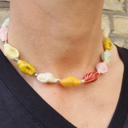 Meeresschneckenhaus, Keramikperle, gold gelblich, 22x14 mm, 2 Stk