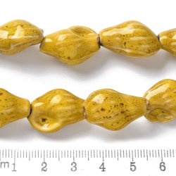 Meeresschneckenhaus, Keramikperle, gold gelblich, 22x14 mm, 2 Stk
