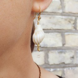 Meeresschneckenhaus, Keramikperle, beige, 22x14 mm, 2 Stk