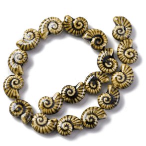 Keramische Muschelschalen, ganzer Strang, schwarz-braun, 20x17x8 mm, 18 Stck