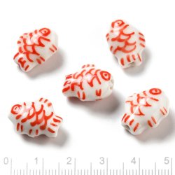 Keramikperle, Fisch, wei mit rotem Muster, 15x12x7 mm, 2 Stck