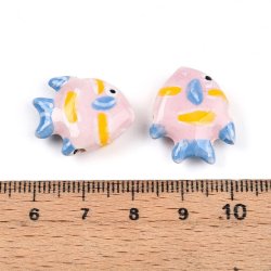 Porzellanperle, handbemalter rosa Fisch, ca. 22x18x7,5 mm, 2 Stk.