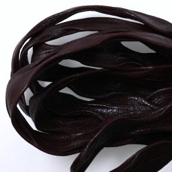 Flaches Lederband, wellenfrmig, glzend, dunkel-bordeaux, 12 x 1,5 mm, 20 cm